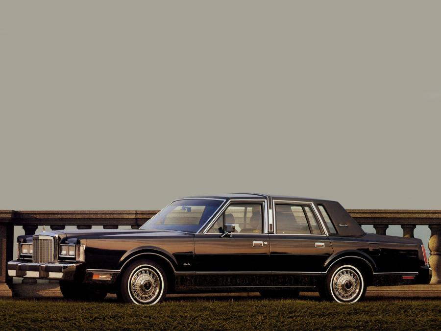  Lincoln Town Car 1985 года  (фото 5 из 16)